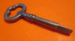 VINTAGE SINGER TREADLE NÄHMASCHINE SKELETT SCHLÜSSEL 3 SEITEN VIELE WEITERE AUFGELISTET QR14 - Bild 1 von 1