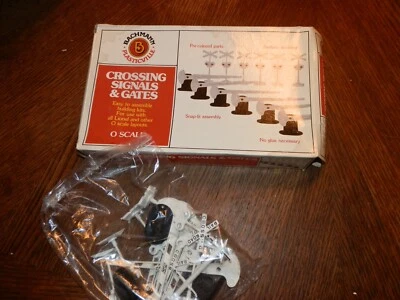 NOS Bachmann CROSSING SIGNALS & GATES O Scale Layout Accessories # 1937 - Image 1 of 3