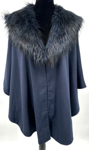Adrienne Landau Women's Faux Fur Removeable Collar Cape Size M/L Blue Faux Wool - Bild 1 von 9