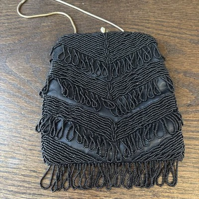 Cartera negra vintage retro negra con cuentas con correa de mano estilo aleta Foto 1 de 4