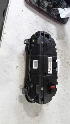 Chrysler 200 2015 velocímetro medidor OEM plateado 114 k millas NJ25-20457-499446 Foto 1 de 4