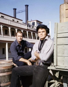 Darren McGavin, Burt Reynolds - 8 1/2 X 11 - Imagen 1 de 1