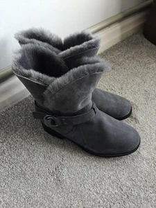 Ugg Bodie Boots Suede UK SIze 6 - Picture 1 of 7