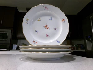 MEISSEN SCATTERED FLOWERS LOT OF 4 DINNER PLATES - Picture 1 of 4