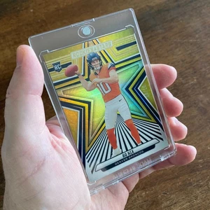 Bo Nix SSP 06/10 RC 2024 Panini Rookies & Stars Gold Foil #108 Denver Broncos SP - Bild 1 von 7