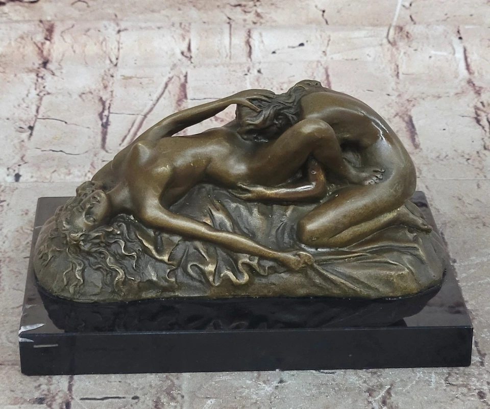 Figura Di Donne Nude Abbracciate MY HEARTS DESIRE Figura Erotica In Bronzo Fuso - Immagine 1 di 4