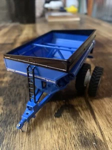1/64 custom blue V800 auger wagon farm toy - Picture 1 of 4