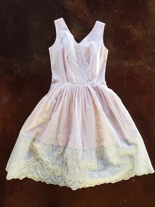 Baby Pink 50er Jahre Stil Vintage Passform und Flare Schaukelkleid - Bild 1 von 10