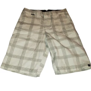 Quicksilver Jungen Größe 27 x 10 weiß und grau kariert Freizeitshorts Surfen - Bild 1 von 11