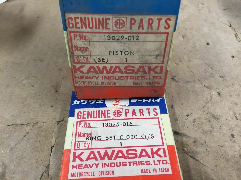 Juego de pistones y anillos 13029-012 y 13025-016 primera gran tamaño B8S Kawasaki NOS Foto 1 de 1