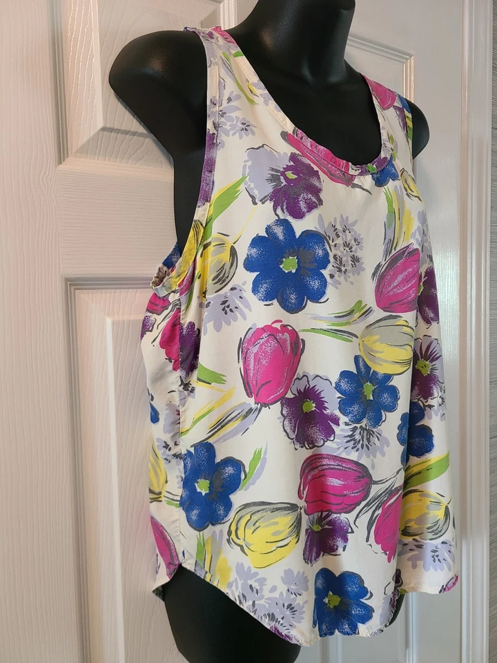 Camiseta sin mangas Benetton pequeña blanca colorida de colección con estampado floral camisa ligera - talla S Foto 1 de 4