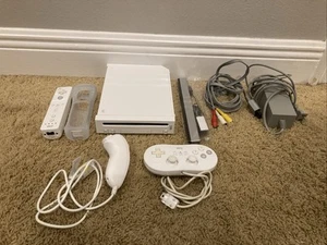 Nintendo Wii Bundle Console Virtuale 16 Giochi Mike Tyson, Mega Man, Super Mario... - Foto 1 di 10