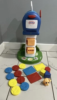 Little Tikes Learn & Play My First Mailbox, juego de buzón de simulación Foto 1 de 4