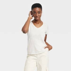 Women's Fitted V-Neck Short Sleeve T-Shirt - Universal Thread™ Cream XS - Picture 1 of 1