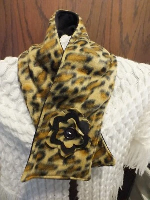 Bufanda polar reciclada reutilizada hecha a mano negra tostada original/dorada cierre a presión Foto 1 de 2