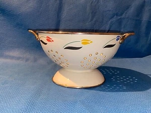 Kobe White and Tulip Enameled Colander Strainer 9 Inch Diameter - Picture 1 of 11