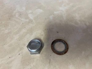 Lote 196-2, 1979 Honda ATC70 cromo tuerca de dirección central y arandela - Imagen 1 de 2