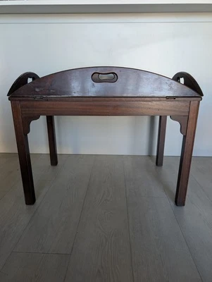 Mesa/mesa de centro de mayordomo de madera vintage. Moderno de mediados de siglo Foto 1 de 4