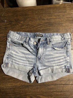 Pantalones cortos de jean Express para mujer talla 8 tiro medio azul lavado con puños Foto 1 de 3