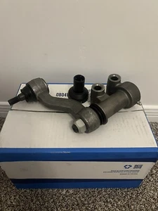 GM OEM 11-24 GM 2500 HD Steering Gear Linkage-Idler Arm 84467788 - Picture 1 of 4
