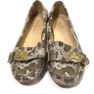 Mocasines Cole Haan 7 B de cuero de piel de serpiente sin usar, en caja, planos, accesorios de bloqueo dorado para mujer - Imagen 1 de 8