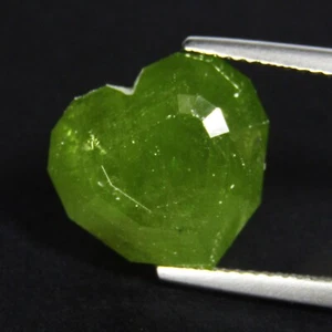 11.93Cts Sparkling Natural Sphene Titanite Lovely Heart Custom Cut Gemstone - Picture 1 of 3