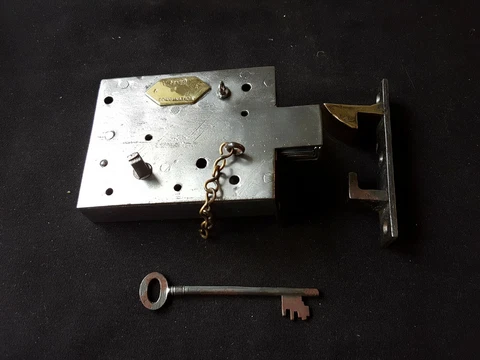One Reclaimed Antique Steel Victorian Lock With Key & Keep Door Furniture(EB406) Cover