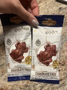 (2) Harry Potter Milchschokolade Frosch mit Sammlerstück Zauberer Sammelkarte 0,55oz - Bild 1 von 5