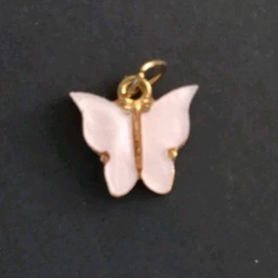 Dije mariposa acrílico rosa claro 1/2" X 1/2" Foto 1 de 3