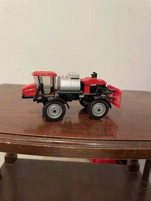 Case/IH 4260 Field Sprayer 1/64 Scale by Ertl - Image 1 of 4