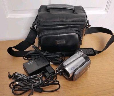 Videocámara digital Panasonic SDR-H40P HDD 42x zoom con estuche adaptador de corriente USB Foto 1 de 4