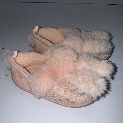 Розовые пушистые туфли-слипоны с ушами размер 5c для малышей  - Изображение 1 из 3