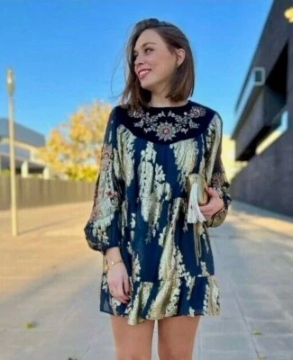 Vestido ZARA Pequeño Azul Marino Dorado Bordado Terciopelo Metálico En Niveles Túnica Forrada Foto 1 de 4