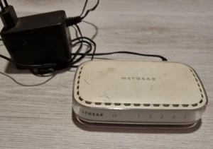 NETGEAR FS605 v3 5 Port 10/100Mbps Switch mit Netzteil - Gebraucht - Bild 1 von 3