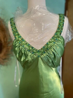 Vestido Faviana Verde Manzana Con Cuentas Baile de graduación Noche Ocasión Especial Talla 14 $ 265.00 Foto 1 de 4