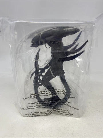 Neca Aliens Razor Claws Alien 9" Action Figure Cover