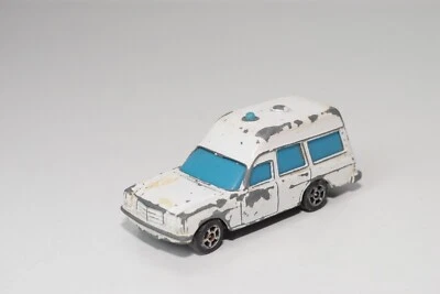 A54 1:60 CORGI TOYS MERCEDES-BENZ BINZ AMBULANCE 2200 BONNA GUTER ZUSTAND - Bild 1 von 4