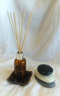 Difusor de caña de vainilla y lima + piedras de río + juego de platillos de cerámica Foto 1 de 4