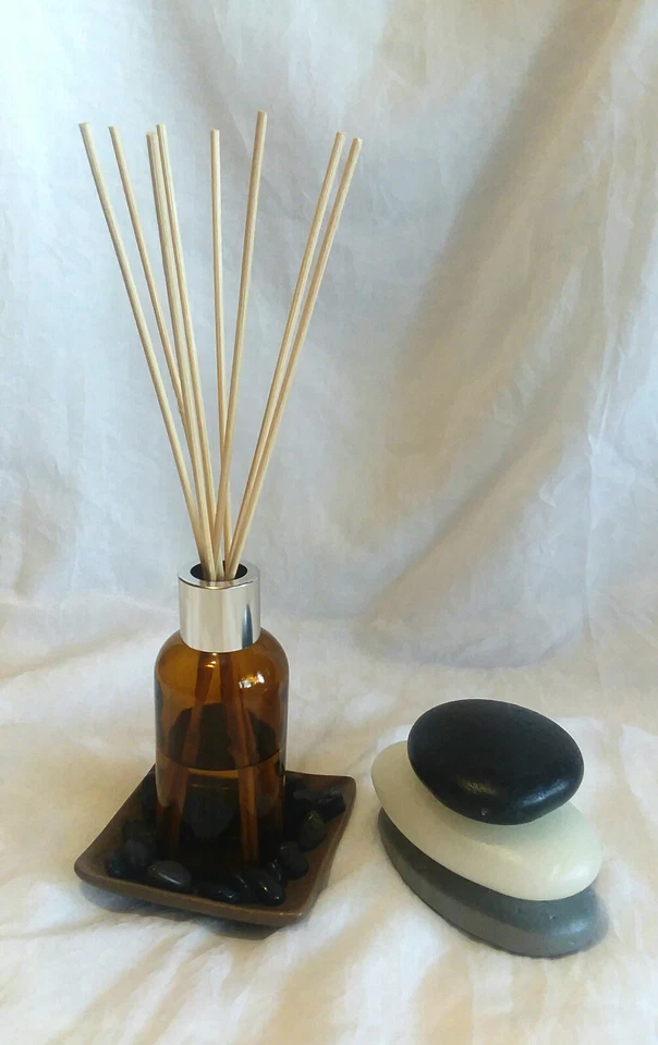 Difusor de caña de vainilla y lima + piedras de río + juego de platillos de cerámica Foto 1 de 4