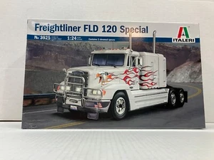 VINTAGE ITALERI 1/24 SCALE FREIGHTLINER FLD 120 SPECIAL FACTORY SEALED MODEL KIT - Picture 1 of 6