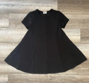 Show Me Your Mumu Damen kleine schwarze Kurzarm ausgestellte Tunika Top Bluse - Bild 1 von 7