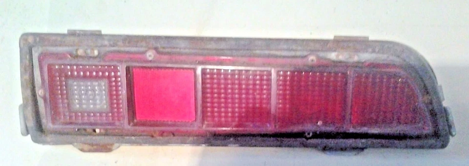 Lente de luz trasera derecha Ford Fairlane 1970 SAE-TSIAR-70FF (#1226) Foto 1 de 1