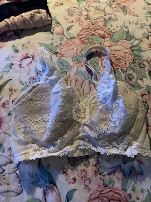 Victoria Secret Women’s Light Grey Wireless Bralette Size 34 DD - Image 1 of 4