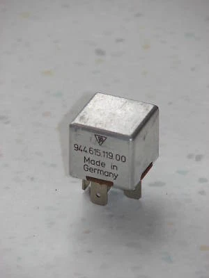 EXCELENTE RELÉ SOPLADOR AC FARO ANTINIEBLA ORIGINAL USADO PORSCHE 944 968 Foto 1 de 2