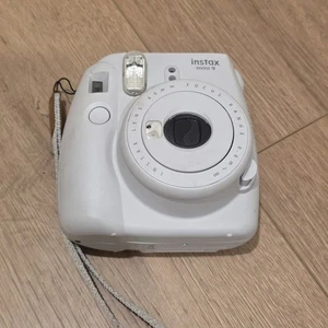 Fujifilm Instax Mini 9 Instant Film Camera Gray, Power on Tested - Picture 1 of 8