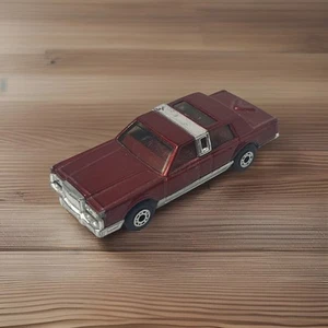 Matchbox MB43 1988 Lincoln Town Car Rosso con Interno Rosso - Foto 1 di 8