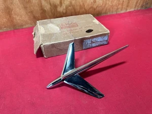 NOS 1952 FORD CAR HOOD ORNAMENT JET BA-16850-F 52 FoMoCo - Foto 1 di 7