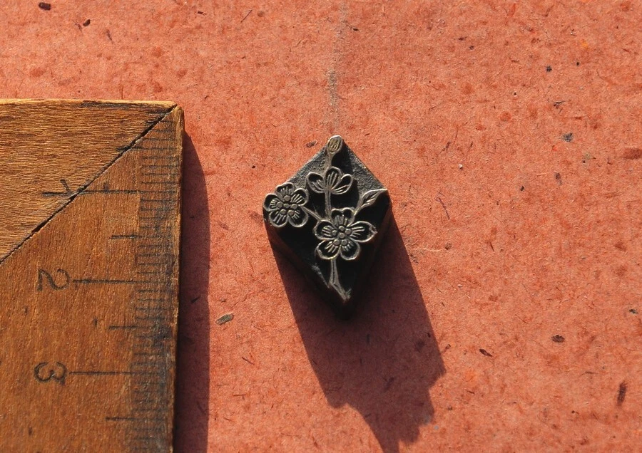 brass ornament bookbinding gilding bookbinder embossing gold Art Nouveau flower - Image 1 of 1