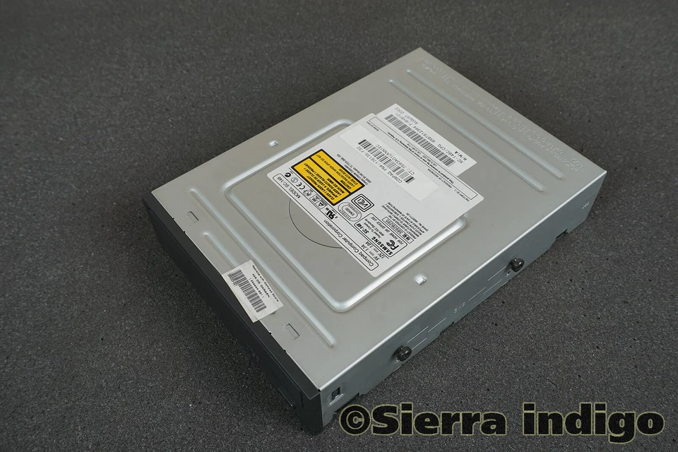 388770-F30 Compaq SC-140 Carbon IDE CD-ROM Disk Drive - Image 1 of 1