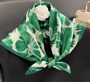 Bufanda cuadrada pequeña 100 % seda 20" mujer pañuelo envolvente floral verde blanco WY212 - Imagen 1 de 3